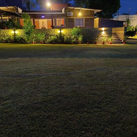 Hotel Brick Field Varanasi Exterior foto