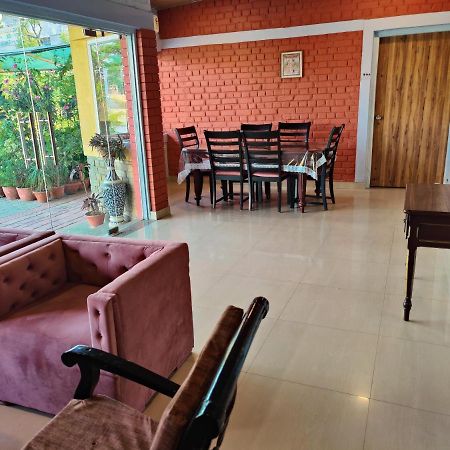 Hotel Brick Field Varanasi Exterior foto