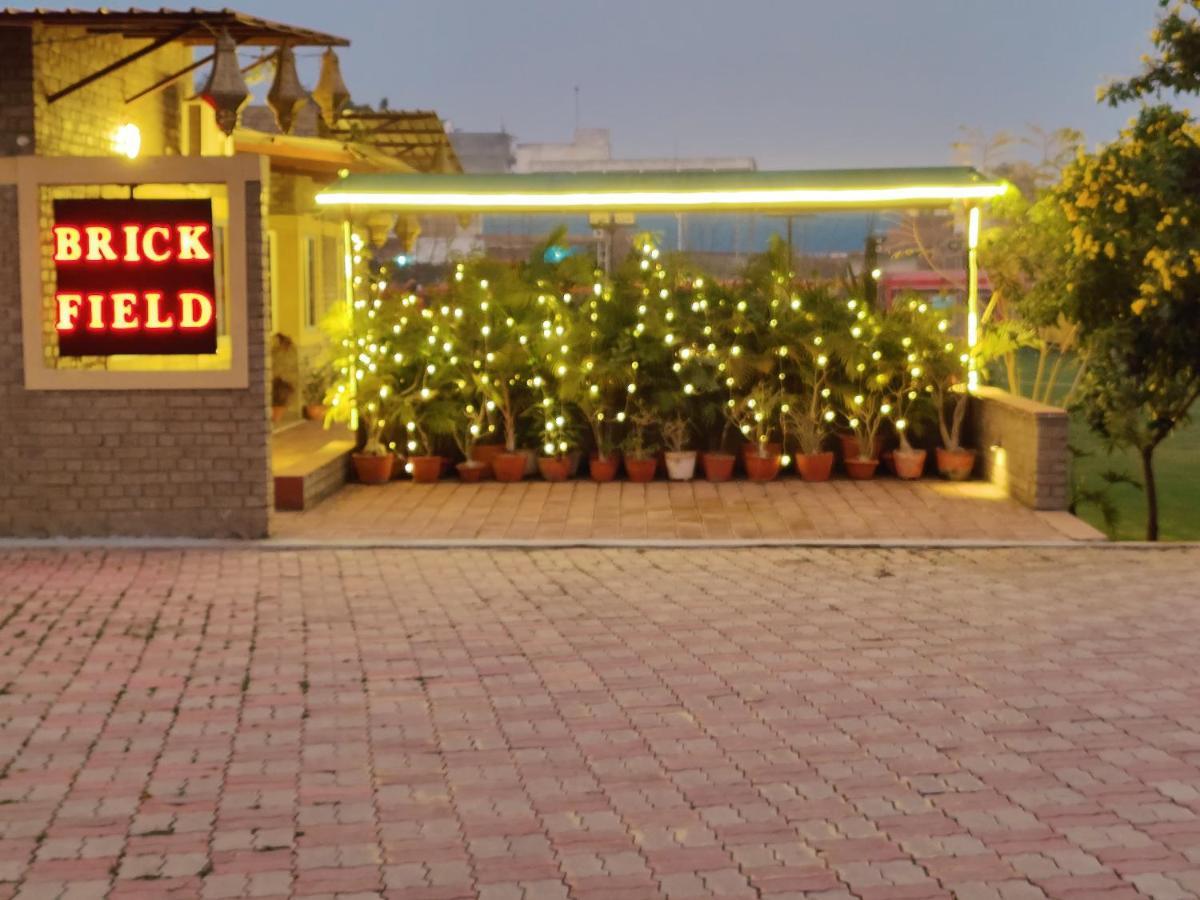 Hotel Brick Field Varanasi Exterior foto
