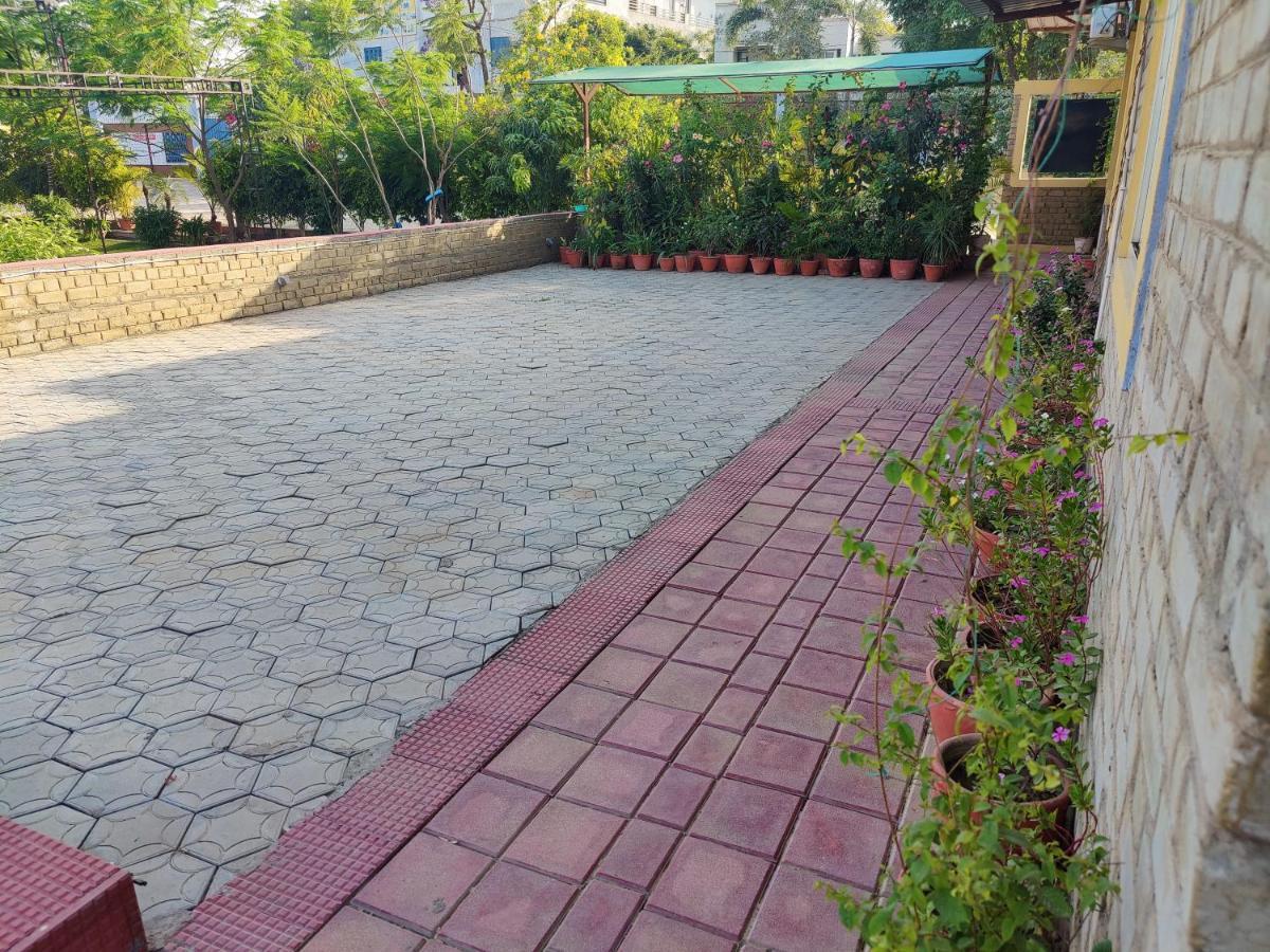 Hotel Brick Field Varanasi Exterior foto